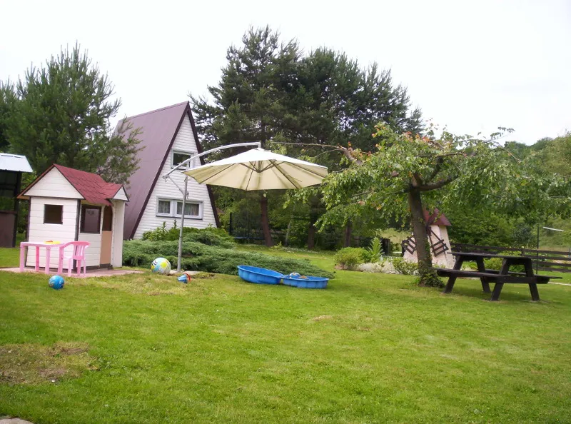 Domek dla dzieci i piaskownica