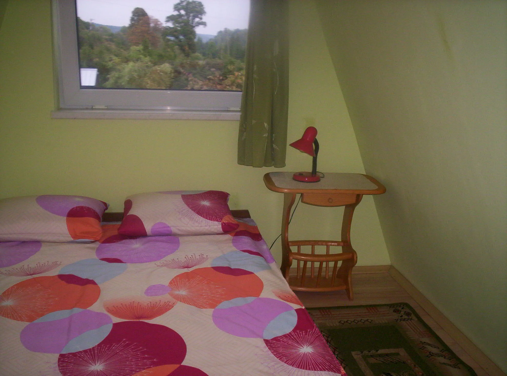 Pokój na poddaszu domku